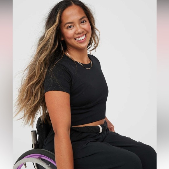 OFFLINE By Aerie Sidewalk Seamless Cropped T-Shirt Size Small Black Women’s - Picture 2 of 12